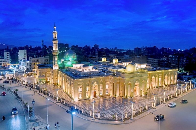 Visit the revered Saida Zeinab Mosque as part of an immersive 5 Days Islamic Cairo Tour.